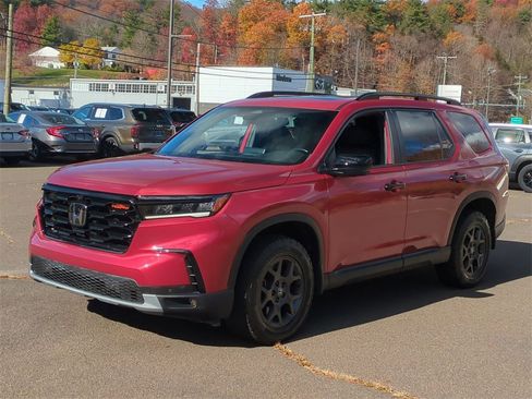 Used 2023 Honda Pilot TrailSport image 8