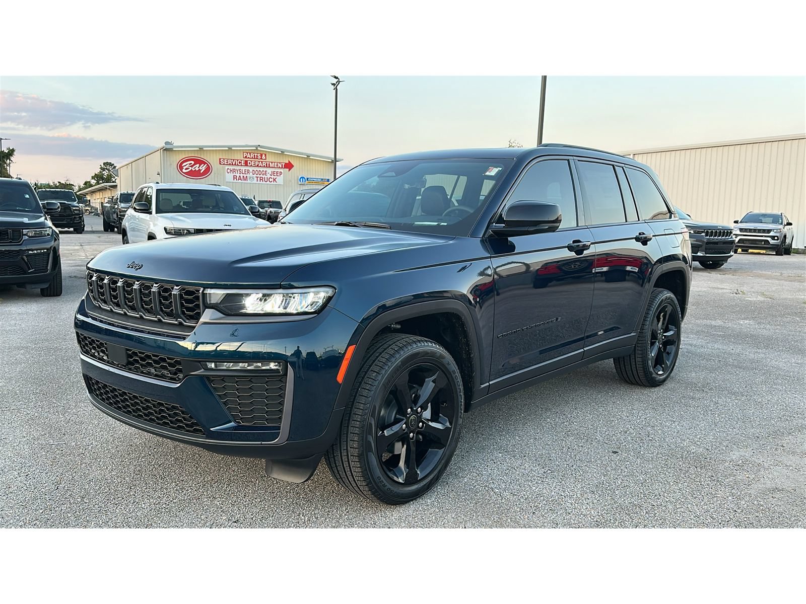 New 2027 Jeep Grand Cherokee Limited RWD image 2