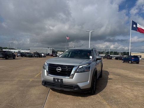 Used 2022 Nissan Pathfinder SV FWD image 7