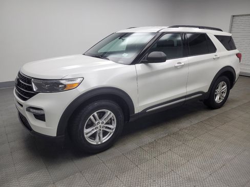Used 2020 Ford Explorer XLT w/ Equipment Group 202A AWD/4WD image 2