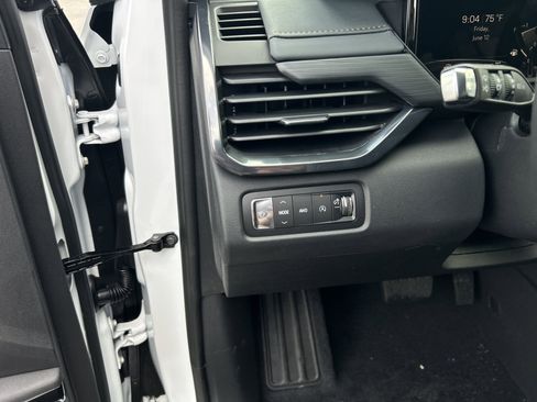 New 2026 GMC Acadia AT4 w/ Luxury Package AWD/4WD image 22