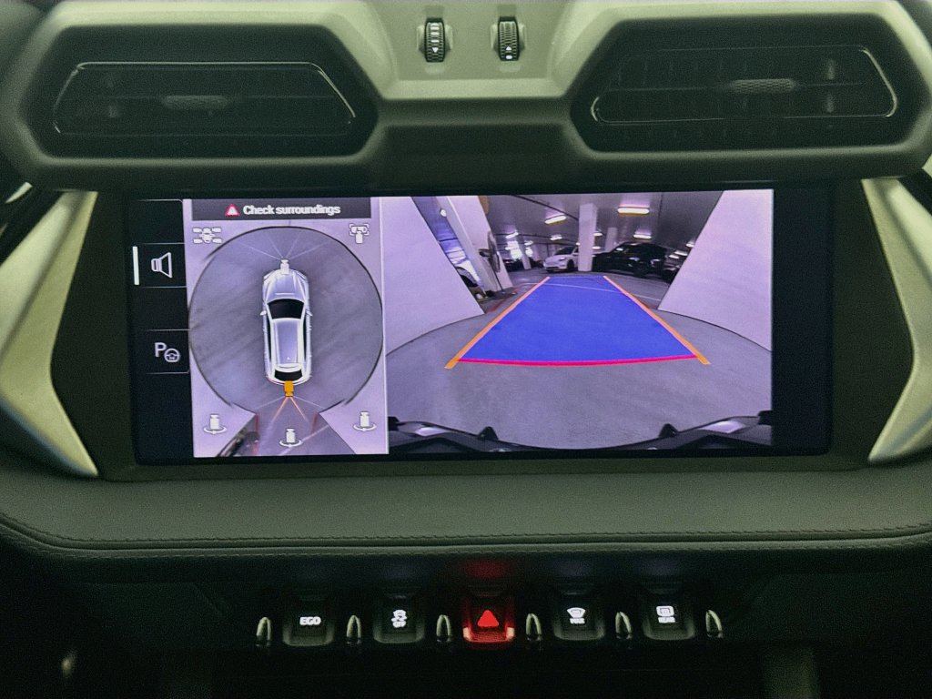 Used 2025 Lamborghini Urus SE AWD/4WD image 14