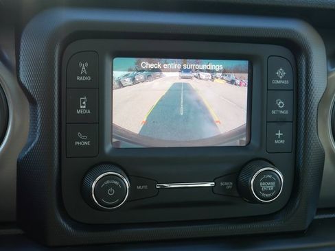 Used 2021 Jeep Wrangler Sport image 17