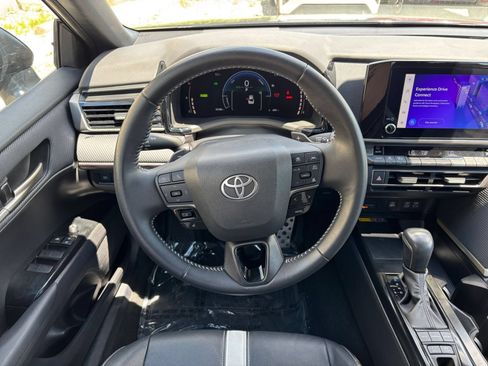 Used 2025 Toyota Camry SE FWD image 35