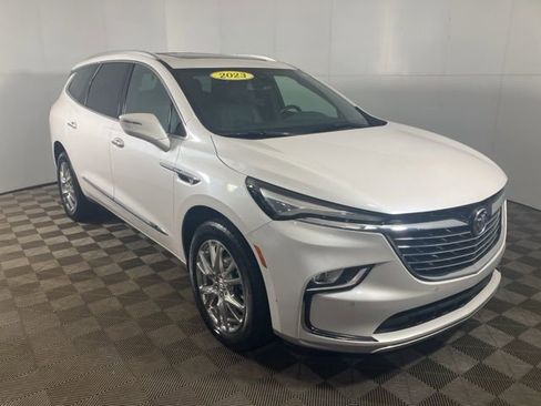 Used 2023 Buick Enclave Essence w/ Experience Buick Package image 7