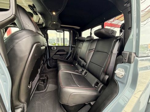 Used 2025 Jeep Gladiator Rubicon AWD/4WD image 27
