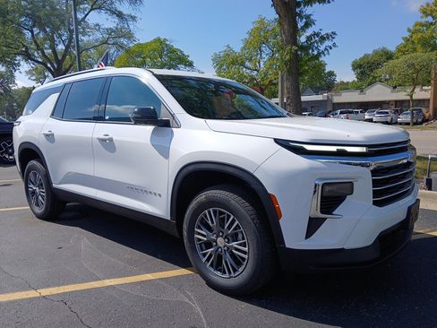 New 2026 Chevrolet Traverse LT w/ Driver Confidence Package image 2