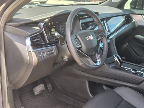 Used 2022 Cadillac XT6 Premium Luxury w/ Technology Package FWD image 12