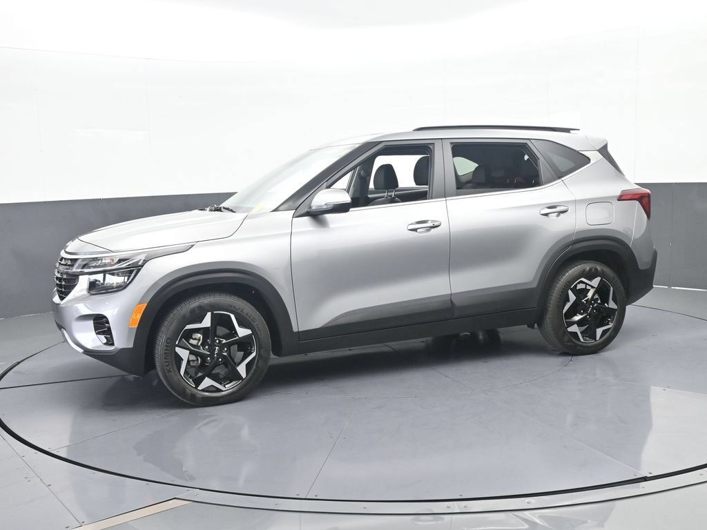 Used 2025 Kia Seltos EX w/ EX Sunroof Package FWD image 2