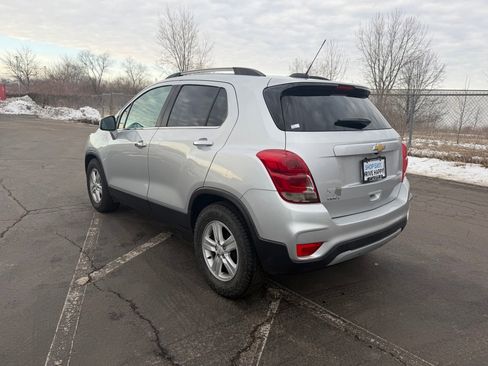 Used 2020 Chevrolet Trax LT w/ LT Convenience Package image 9