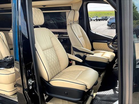 Used 2021 Mercedes-Benz Sprinter 3500 image 7