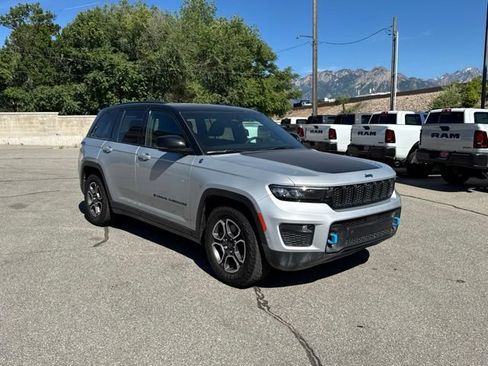 Used 2022 Jeep Grand Cherokee Trailhawk w/ Advanced Protech Group II AWD/4WD image 8