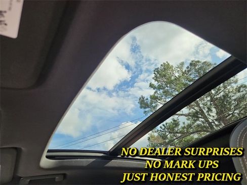 Used 2025 Chevrolet Equinox EV LT w/ Convenience Package II image 18