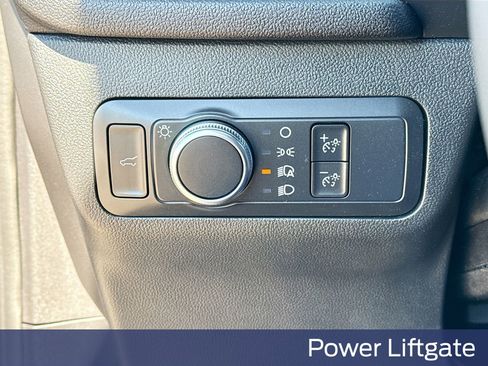 Used 2022 Ford Escape SE w/ SE Sport Appearance Package image 15