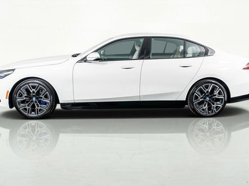 Used 2025 BMW i5 xDrive40 w/ M Sport Package image 11