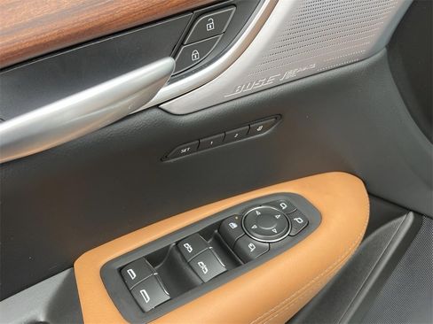 Certified 2025 Cadillac XT5 Premium Luxury w/ Technology Package image 9