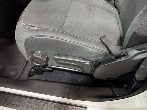 Certified 2025 Jeep Wrangler Unlimited Sport AWD/4WD image 17