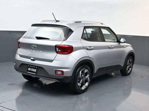 Certified 2025 Hyundai Venue SEL image 4