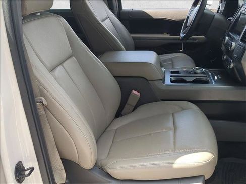 Used 2018 Ford Expedition XLT w/ Equipment Group 201A RWD image 19