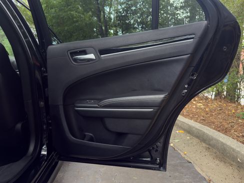 Used 2019 Chrysler 300 S w/ 300S Premium Group 2 RWD image 34