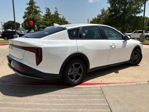 Used 2025 Kia K4 FWD image 6