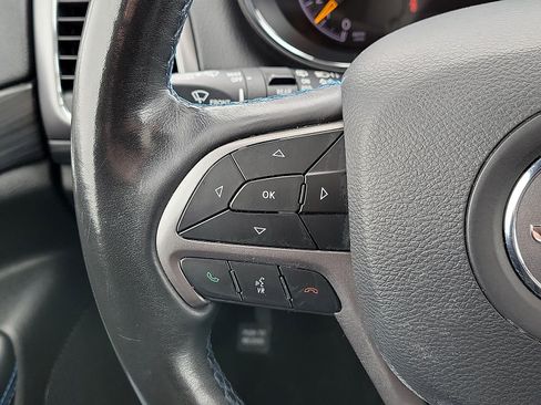 Used 2019 Jeep Grand Cherokee Laredo AWD/4WD image 17