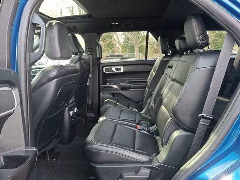 Used 2020 Ford Explorer XLT w/ Equipment Group 202A image 10