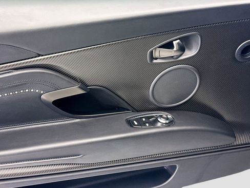 Used 2018 Aston Martin DB11 V12 RWD image 21