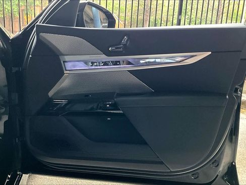 Used 2025 BMW 740i image 22