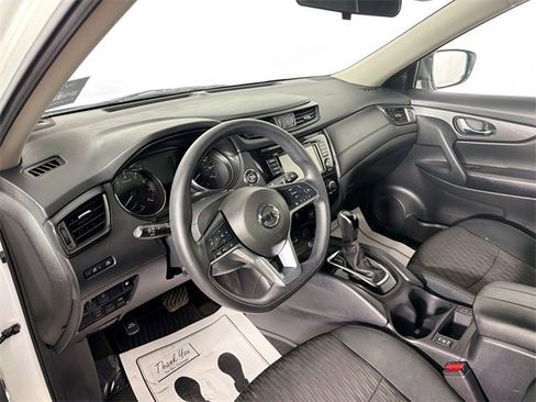 Used 2020 Nissan Rogue SV image 9