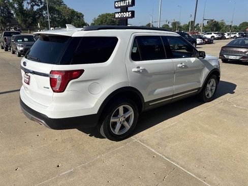 Used 2016 Ford Explorer XLT w/ Equipment Group 201A AWD/4WD image 15