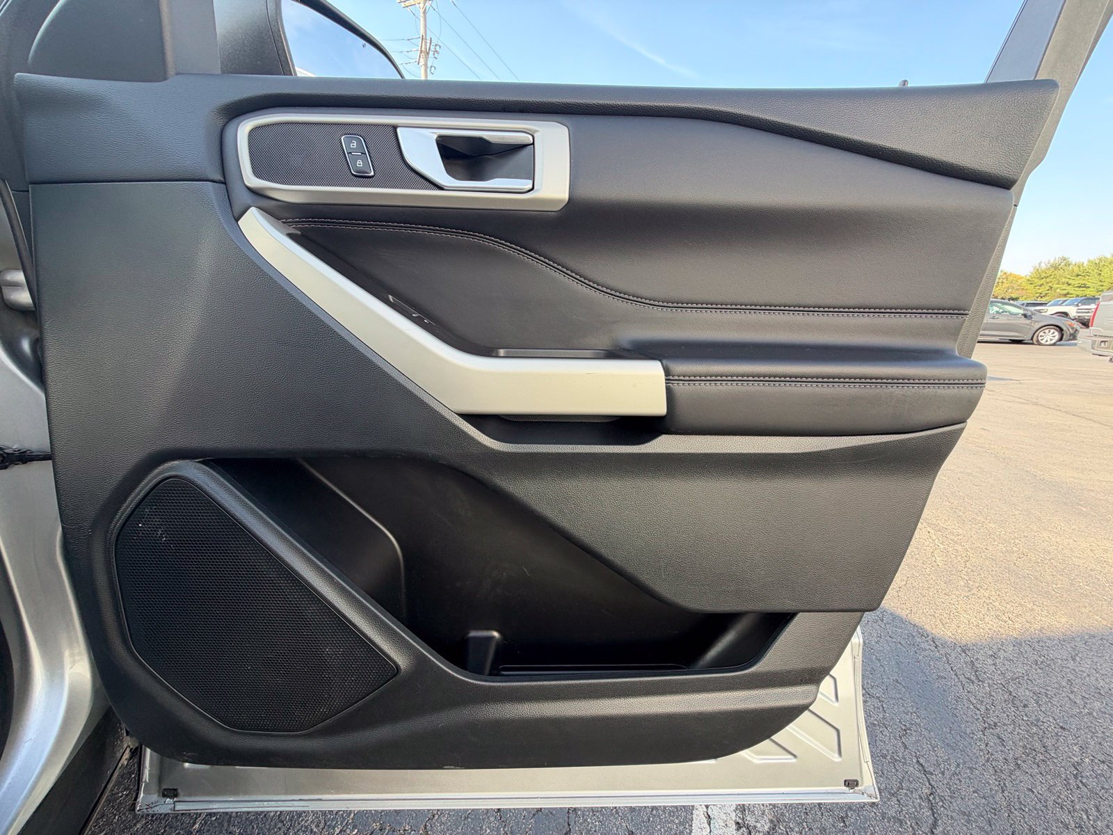 Used 2023 Ford Explorer XLT w/ Class IV Trailer Tow Package AWD/4WD image 35