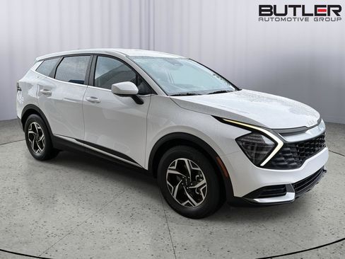 Used 2025 Kia Sportage LX FWD image 8