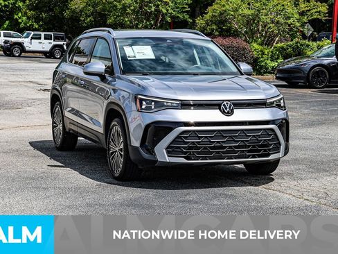 Used 2025 Volkswagen Taos SE FWD image 5