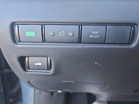 Used 2024 Nissan Sentra SV FWD image 18