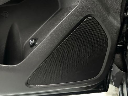 Used 2022 Chevrolet Equinox RS w/ Infotainment Package image 24