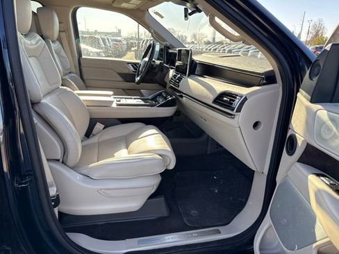 Used 2021 Lincoln Navigator Reserve w/ Luxury Package AWD/4WD image 11