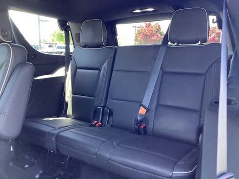 Used 2023 GMC Yukon SLT AWD/4WD image 27