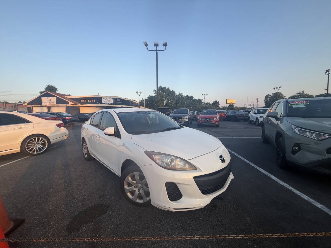 Used 2012 MAZDA MAZDA3 i Sport FWD image 2