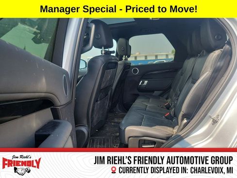 Used 2018 Land Rover Discovery SE image 25