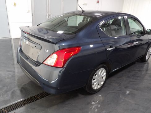Used 2017 Nissan Versa SV FWD image 4