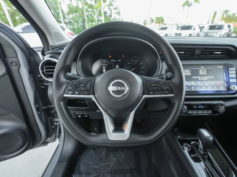 Used 2022 Nissan Kicks SV image 9