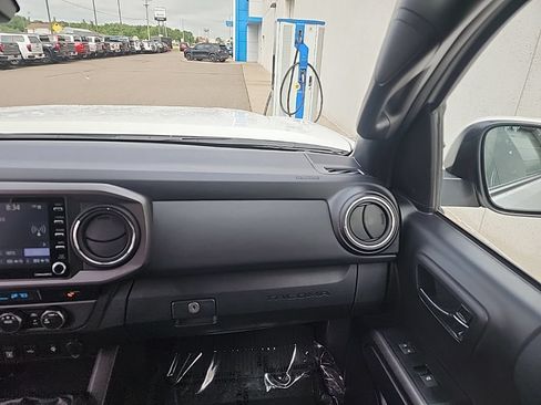 Used 2021 Toyota Tacoma TRD Off-Road AWD/4WD image 23