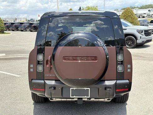 New 2026 Land Rover Defender 130 X-Dynamic SE AWD/4WD image 4