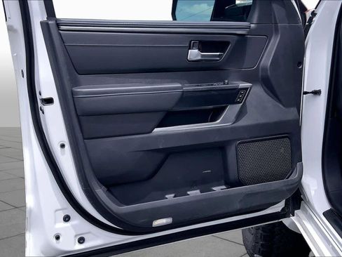 Used 2024 Toyota Tundra Platinum AWD/4WD image 22