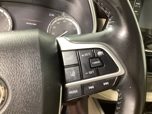 Used 2022 Toyota Highlander XLE AWD/4WD image 15