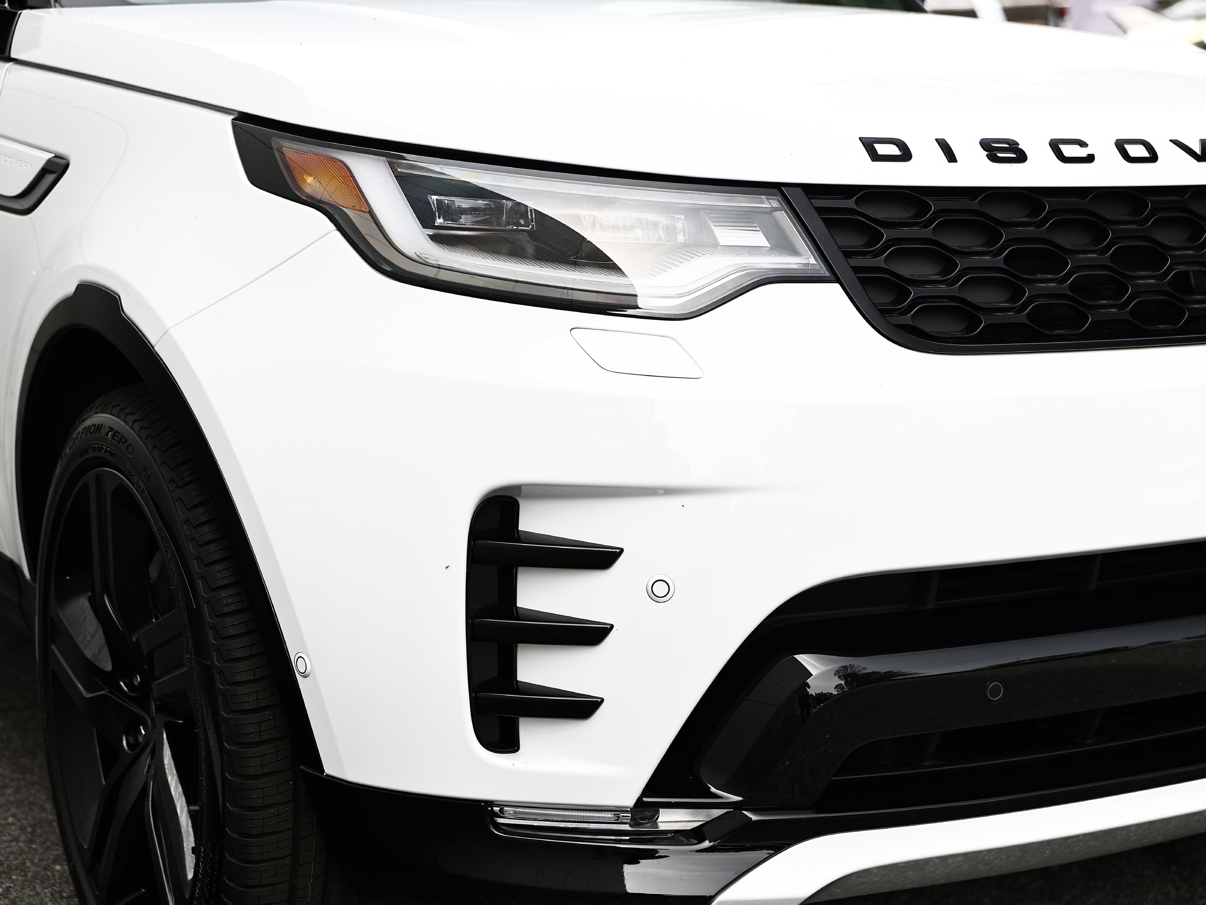 New 2026 Land Rover Discovery Dynamic SE AWD/4WD image 13
