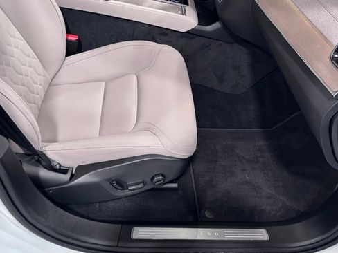 Certified 2026 Volvo XC90 B6 Plus AWD/4WD image 18