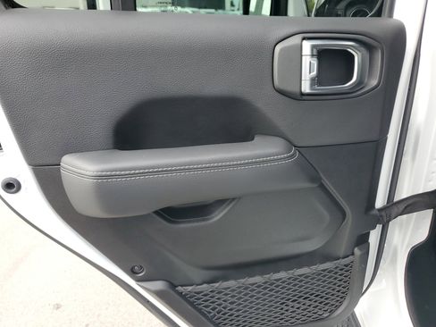 Used 2023 Jeep Wrangler Unlimited Sahara w/ Cold Weather Group image 28