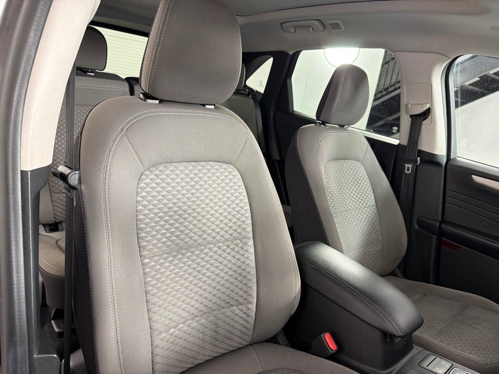 Used 2021 Ford Escape SE w/ SE Sport Appearance Package AWD/4WD image 24